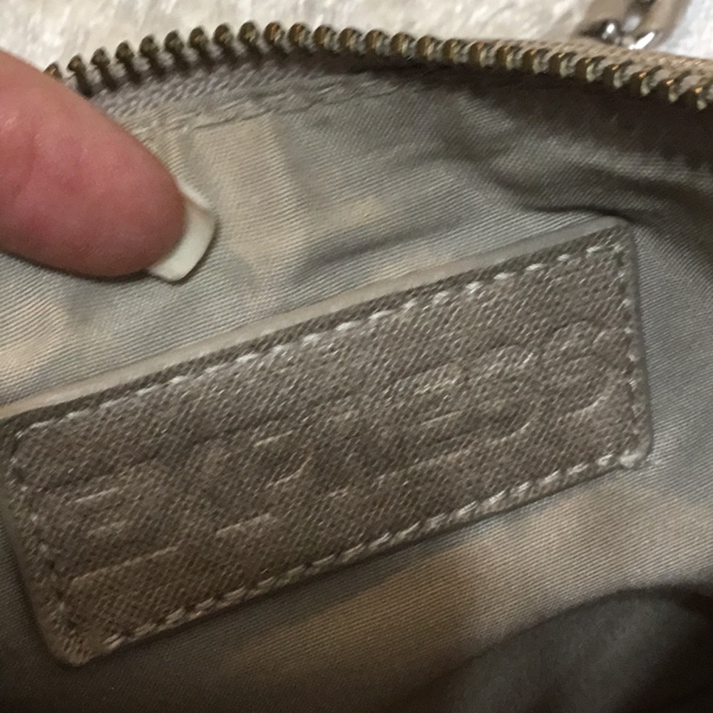 Express Metallic crossbody double silver chain. - Picture 6 of 8